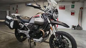 Moto Guzzi V85 TT Travel (2021 - 23)  (2)