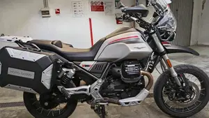 Moto Guzzi V85 TT Travel (2021 - 23)  (3)