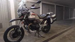 Moto Guzzi V85 TT Travel (2021 - 23)  (4)