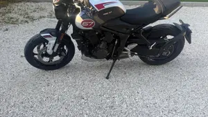 Triumph Trident 660 Triple Tribute Edition (2024) 