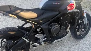 Triumph Trident 660 Triple Tribute Edition (2024)  (2)