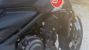 Triumph Trident 660 Triple Tribute Edition (2024)  (3)