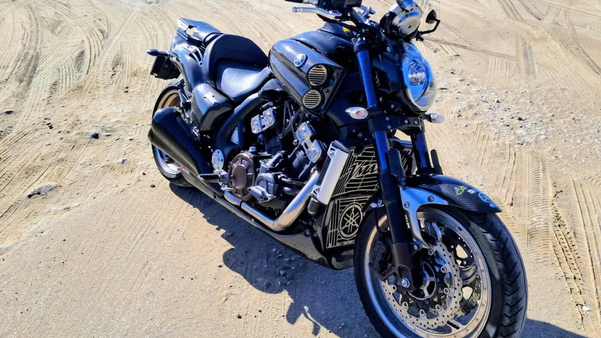 Yamaha VMAX (2008 - 17)  (2)