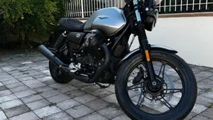 Moto Guzzi V7 Stone (2021 - 24)  (2)