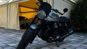 Moto Guzzi V7 Stone (2021 - 24)  (3)