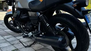 Moto Guzzi V7 Stone (2021 - 24)  (4)