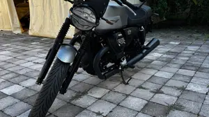 Moto Guzzi V7 Stone (2021 - 24)  (8)
