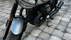 Moto Guzzi V7 Stone (2021 - 24)  (14)