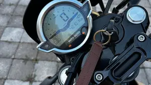 Moto Guzzi V7 Stone (2021 - 24)  (16)