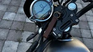 Moto Guzzi V7 Stone (2021 - 24)  (17)