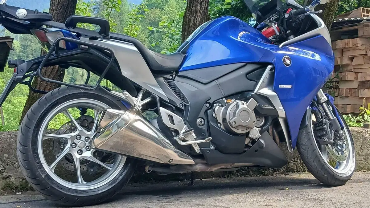 Honda VFR 1200 F DCT ABS (2010 - 16)  (2)