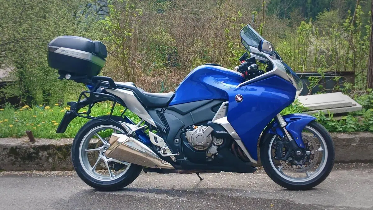 Honda VFR 1200 F DCT ABS (2010 - 16)  (4)