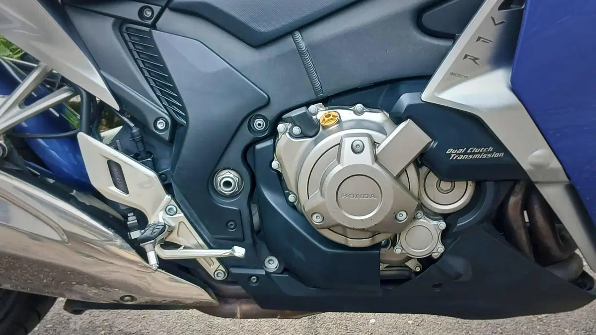 Honda VFR 1200 F DCT ABS (2010 - 16)  (11)
