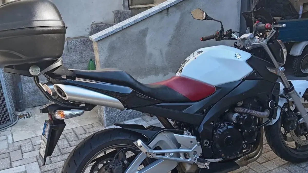 Suzuki GSR 600 (2006 - 11)  (2)