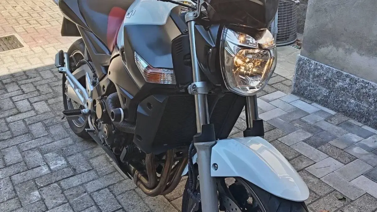 Suzuki GSR 600 (2006 - 11)  (3)