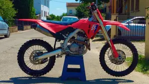 Honda CRF 250R (2024)  (2)