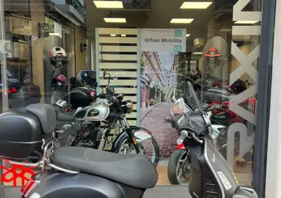 Vespa GTS 300 Hpe Super Tech (2019) - Annuncio 10055312