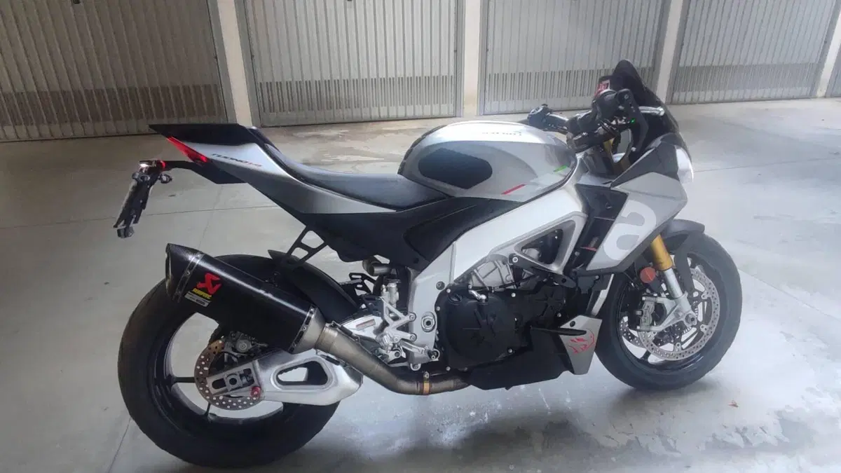 Aprilia Tuono V4 (2021 - 24)  (2)