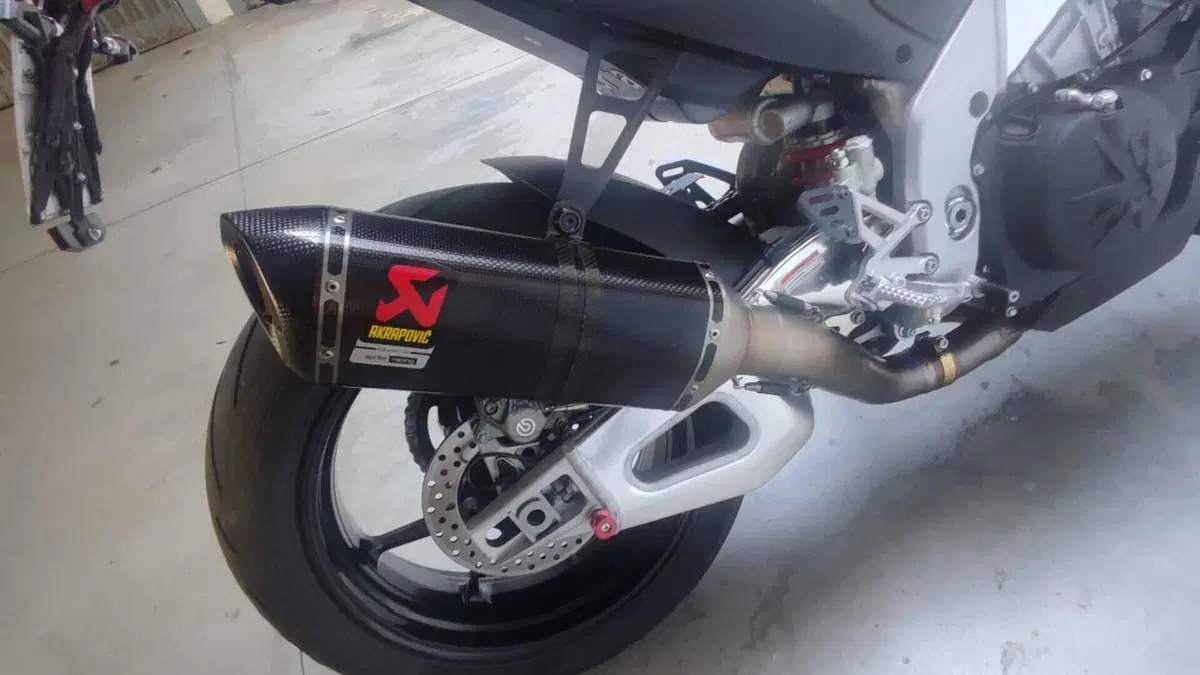 Aprilia Tuono V4 (2021 - 24)  (3)
