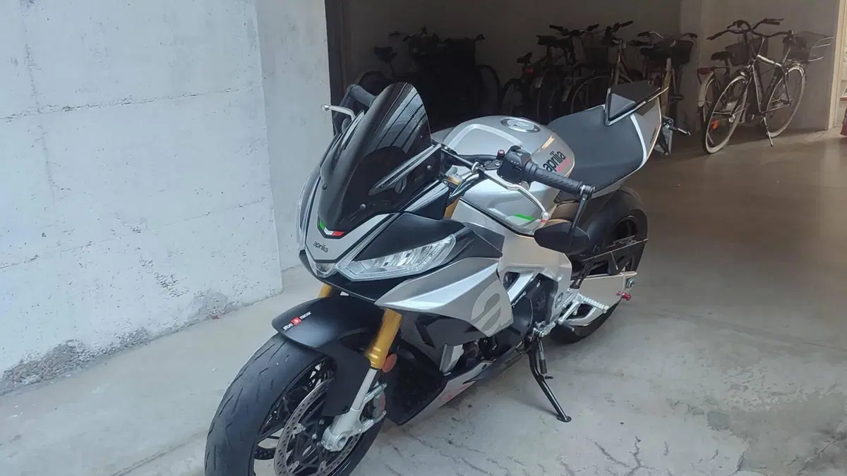 Aprilia Tuono V4 (2021 - 24)  (4)