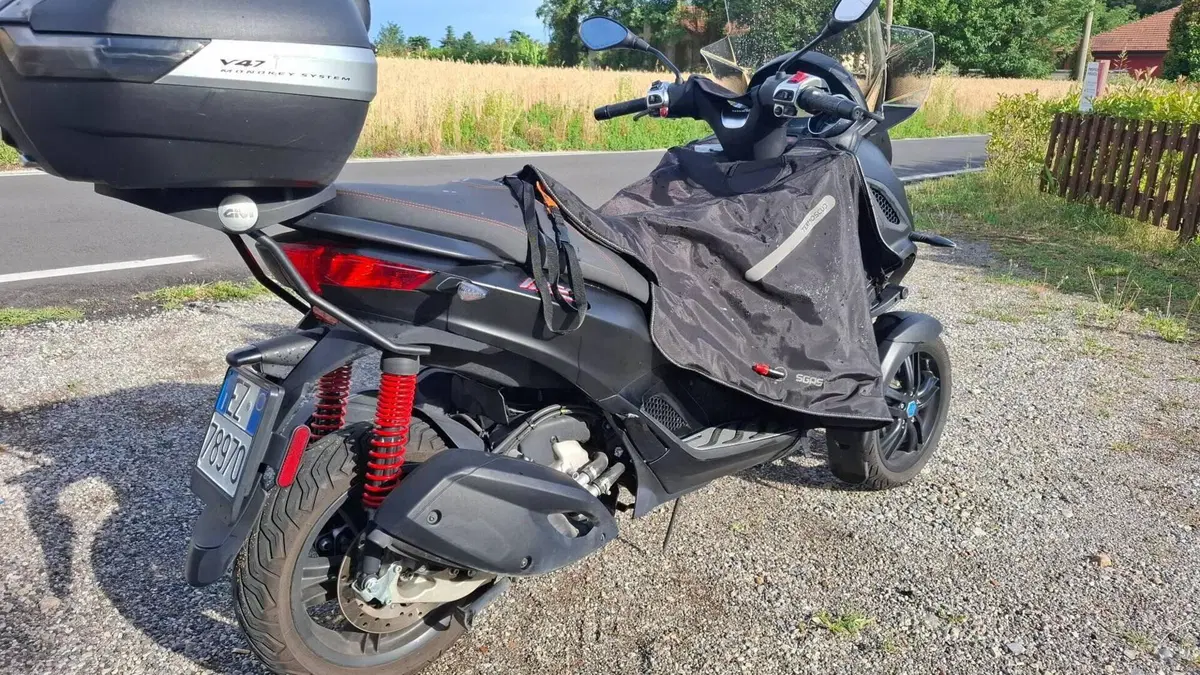 Piaggio MP3 300 Sport ABS Hpe (2021 - 24)  (4)