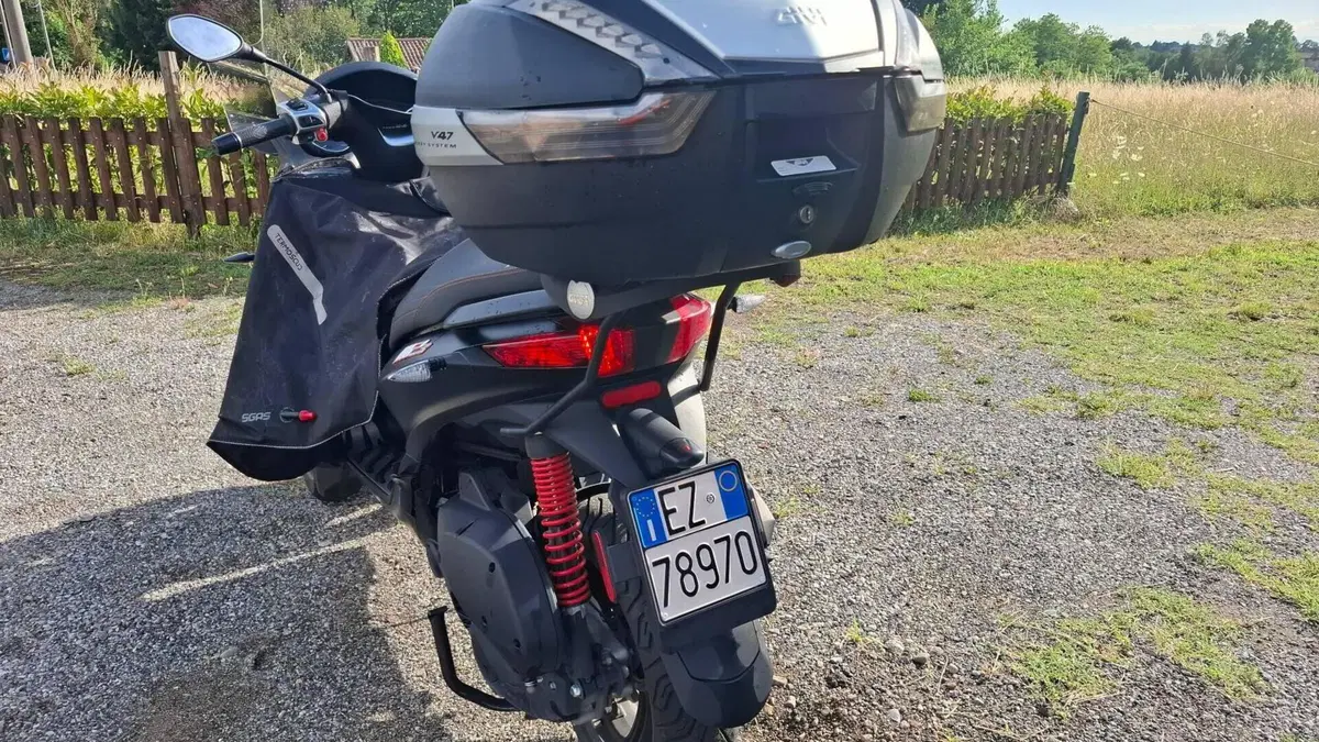 Piaggio MP3 300 Sport ABS Hpe (2021 - 24)  (5)