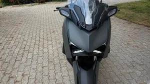 Yamaha X-Max 300 (2025 - 26)  (3)