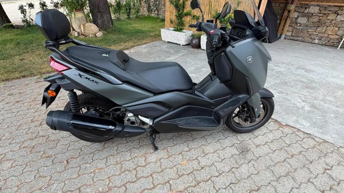 Yamaha X-Max 300 (2025 - 26)  (4)