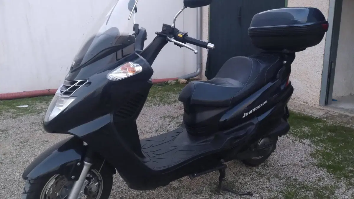 Sym Joyride 200  (3)