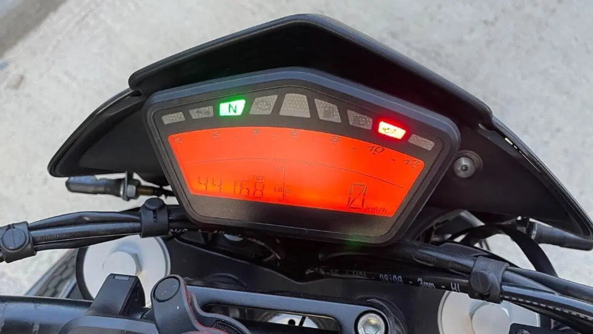 Ducati Hypermotard 796 (2012)  (9)