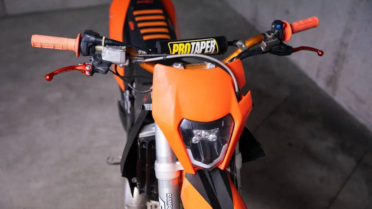 KTM 125 EXC (2009)  (11)