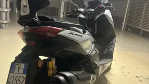 Yamaha X-Max 300 Tech Max (2025 - 26)  (3)