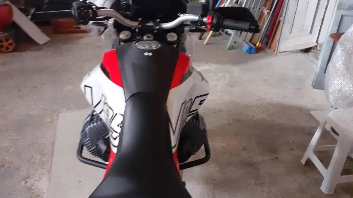 Moto Guzzi V85 TT (2024 - 26) 