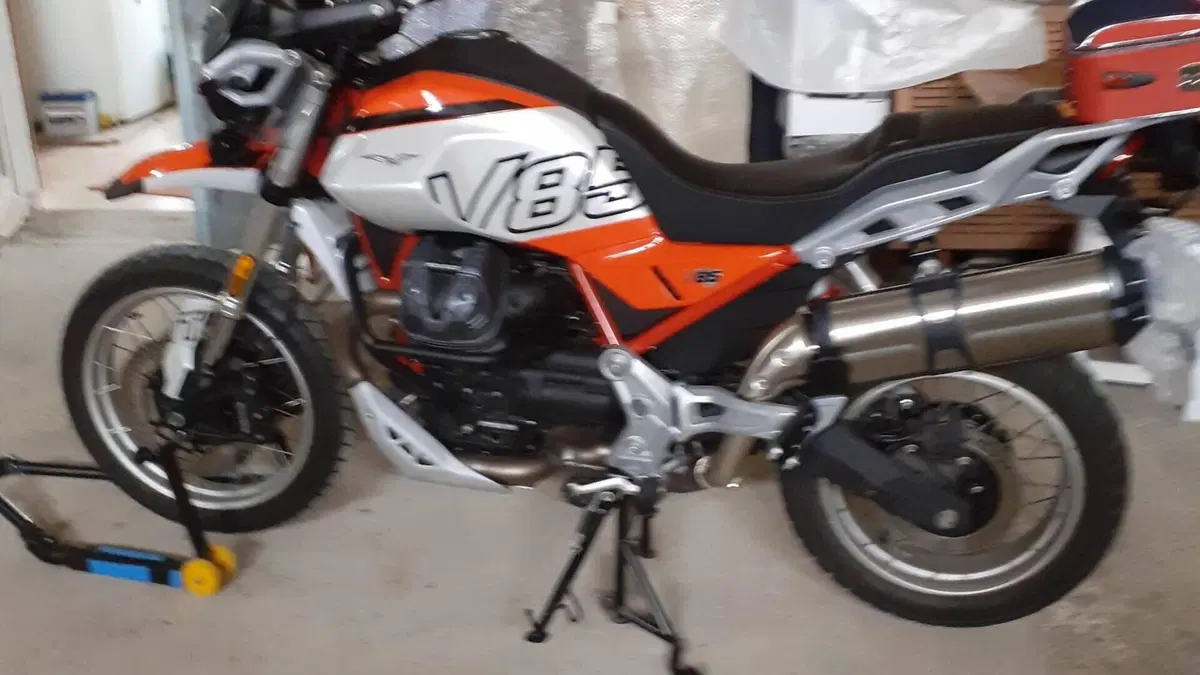 Moto Guzzi V85 TT (2024 - 26)  (4)