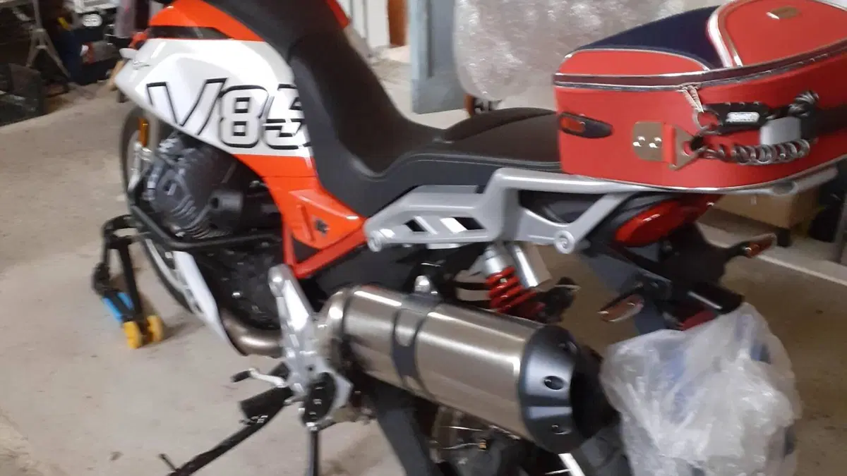 Moto Guzzi V85 TT (2024 - 26)  (5)