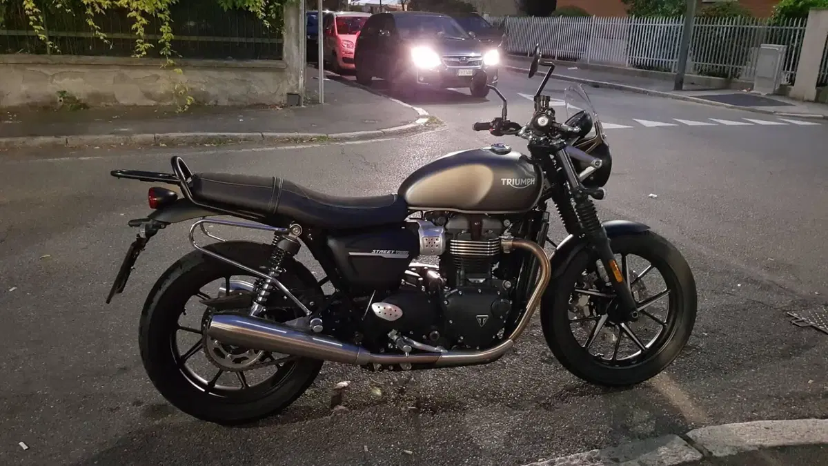 Triumph Street Twin 900 (2019 - 20)  (2)
