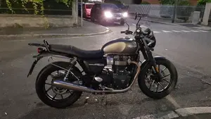 Triumph Street Twin 900 (2019 - 20)  (2)