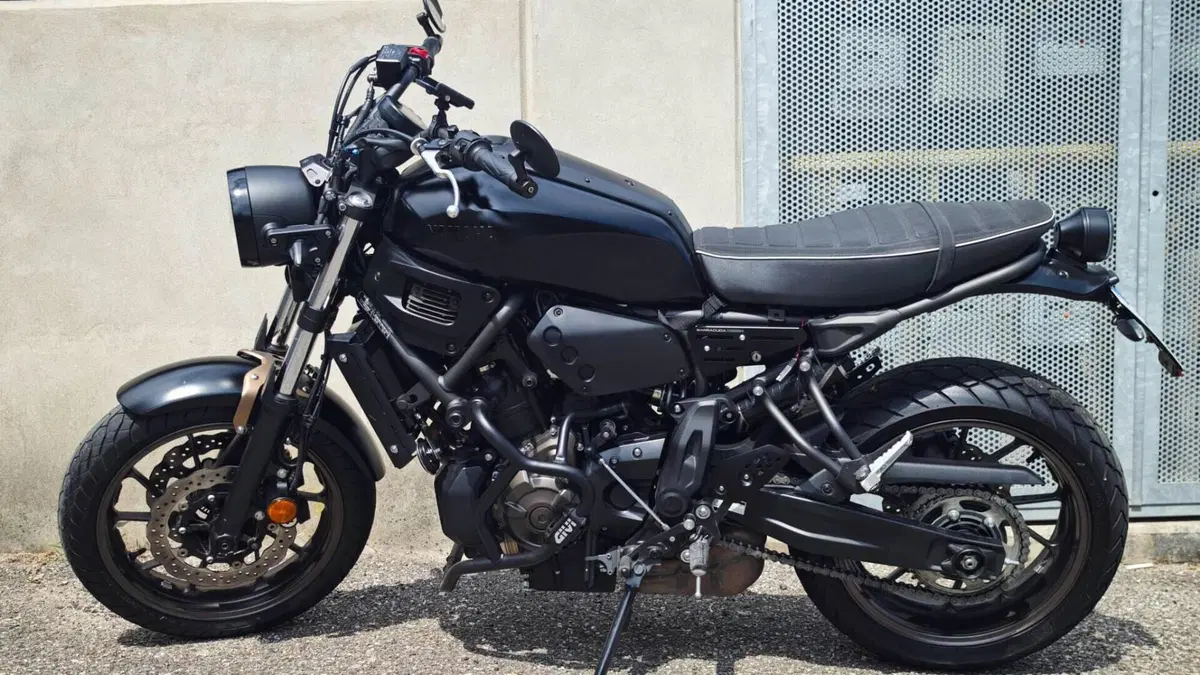 Yamaha XSR 700 ABS (2016 - 20)  (2)