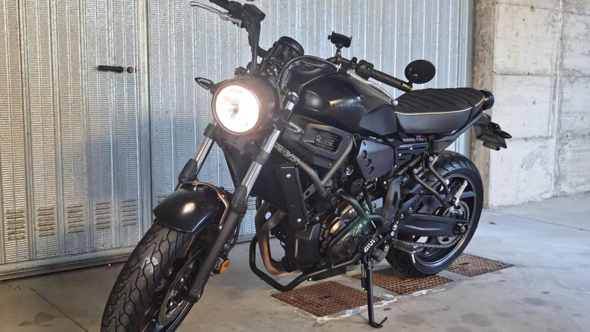 Yamaha XSR 700 ABS (2016 - 20)  (9)