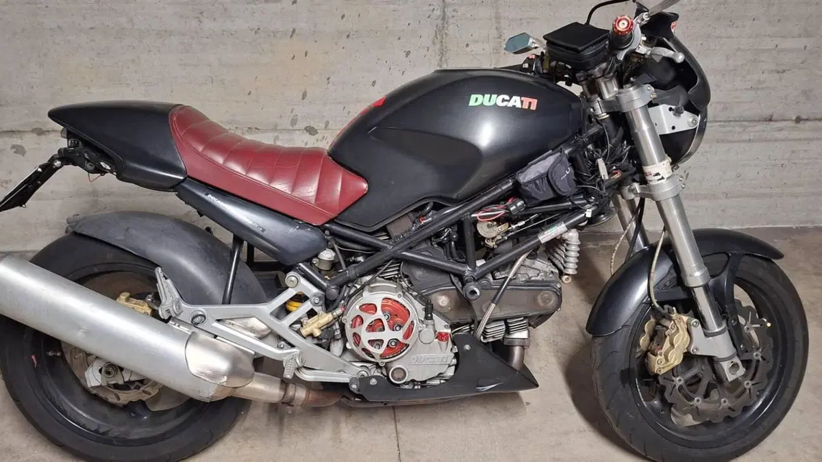 Ducati Monster 900 City Dark I.E. (1999 - 02) 