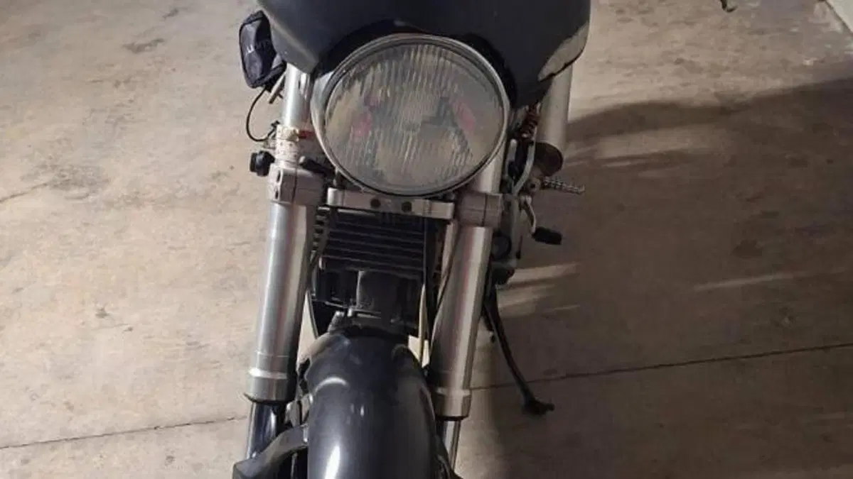 Ducati Monster 900 City Dark I.E. (1999 - 02)  (3)