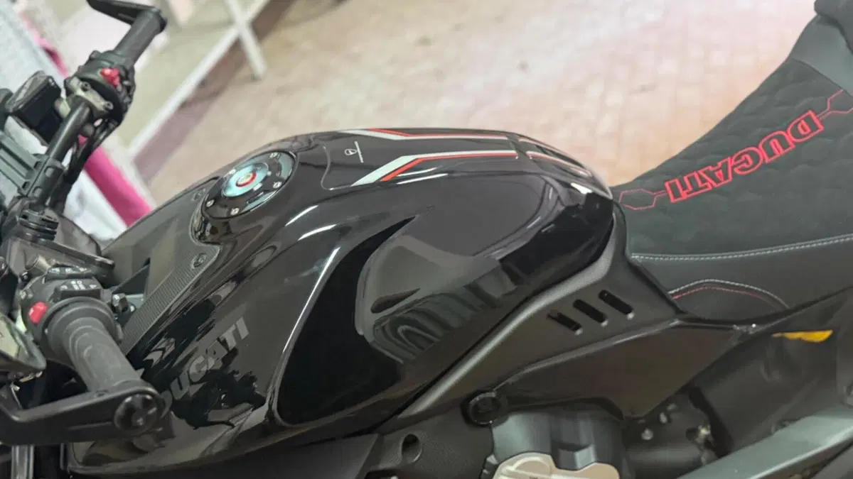 Ducati Diavel V4 (2023 - 26)  (3)