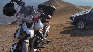 Moto Guzzi V85 TT Evocative Graphics (2021 - 23)  (3)