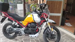 Moto Guzzi V85 TT Evocative Graphics (2021 - 23)  (4)