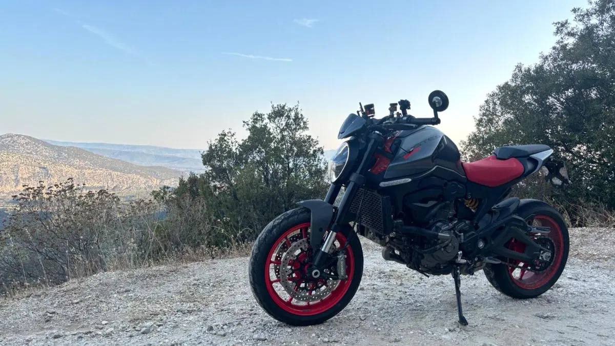 Ducati Monster 937 + (2021 - 25)  (2)