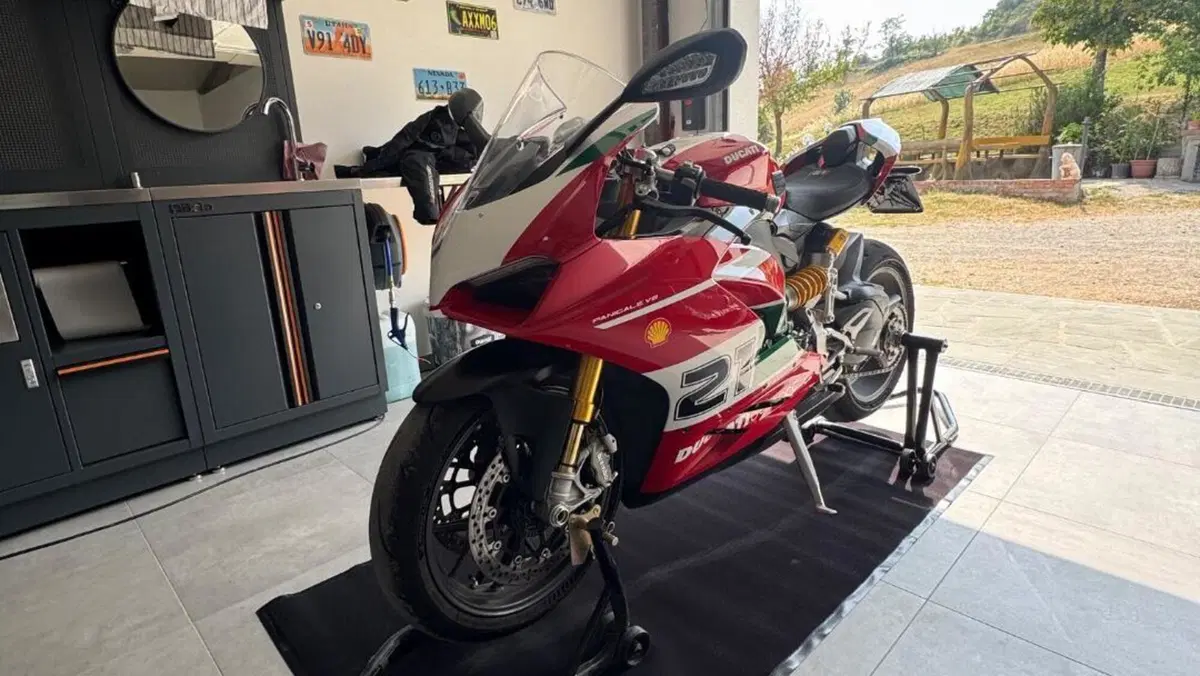 Ducati Panigale V2 Bayliss 1st Championship 20th Anniversary (2021 - 24)  (2)