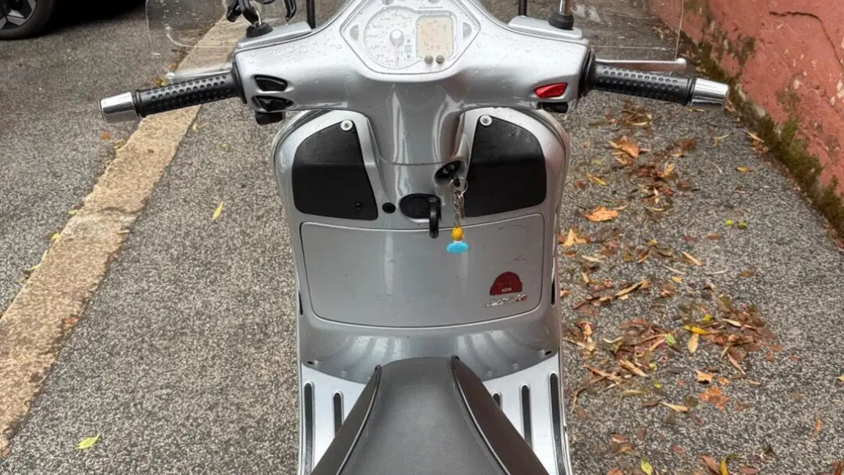 Vespa GTS 250 i.e.  (5)