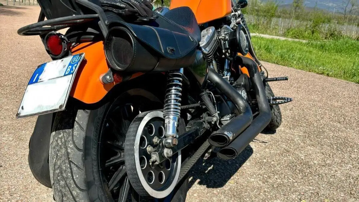 Harley-Davidson 883 Hugger (2001 - 02) - XLH  (2)