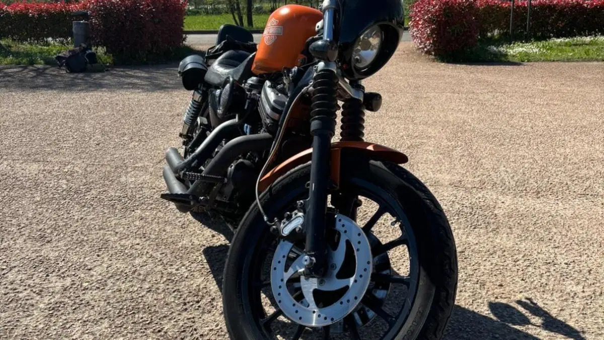 Harley-Davidson 883 Hugger (2001 - 02) - XLH  (4)