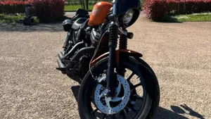 Harley-Davidson 883 Hugger (2001 - 02) - XLH  (4)
